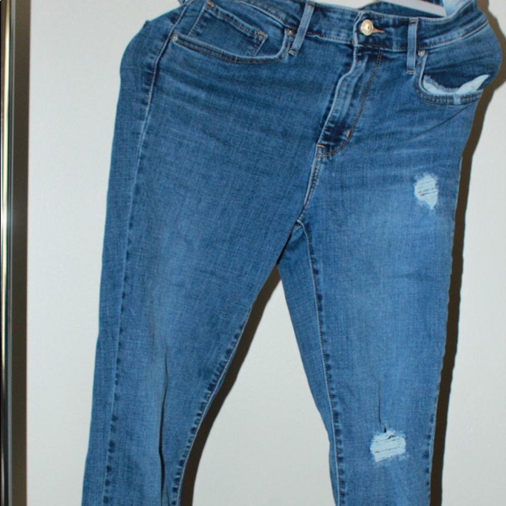MUST GO ‼️ NWOT Distressed 721 Levis Jeans. Read Description Below 👇